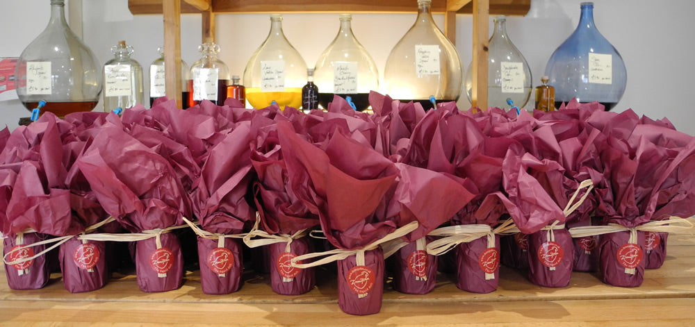 Gift wrapped liqueur wedding favours